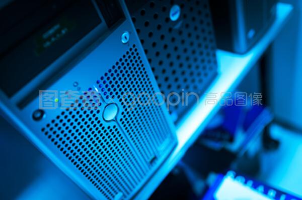 网络服务器与云计算装备技术服务 构建数字时代的基座与引擎